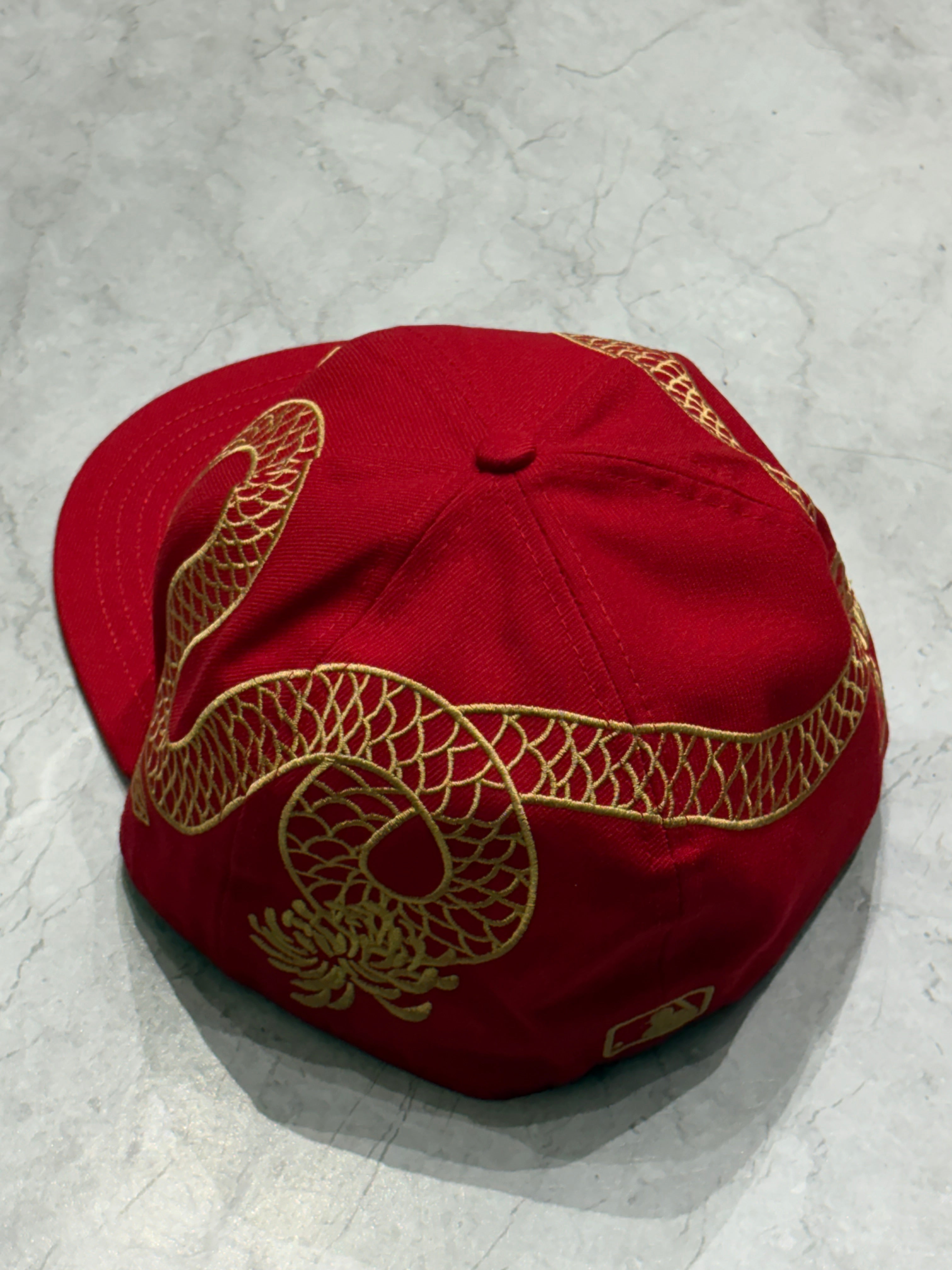 Dragon red fitted
