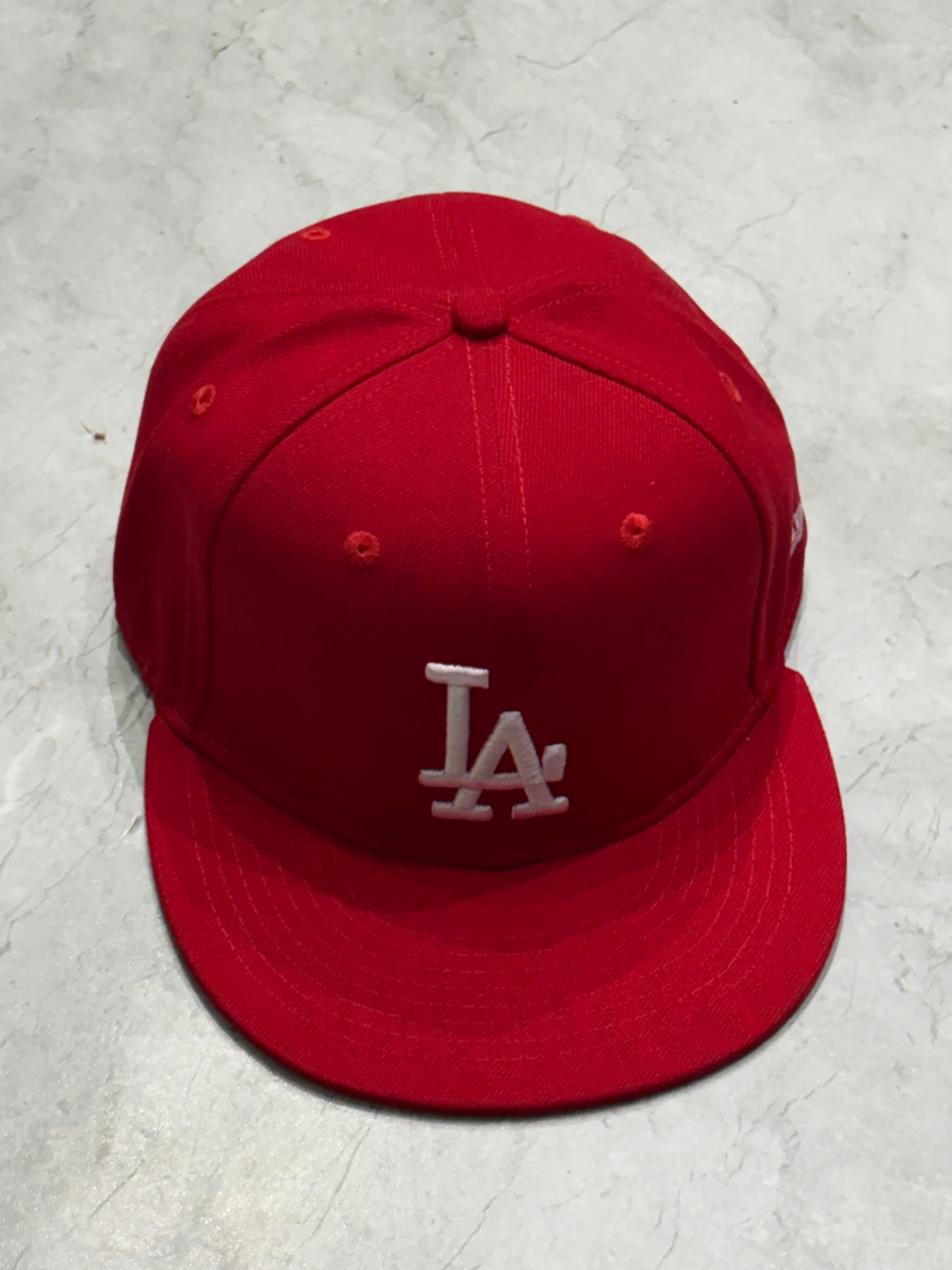 LA fitted red