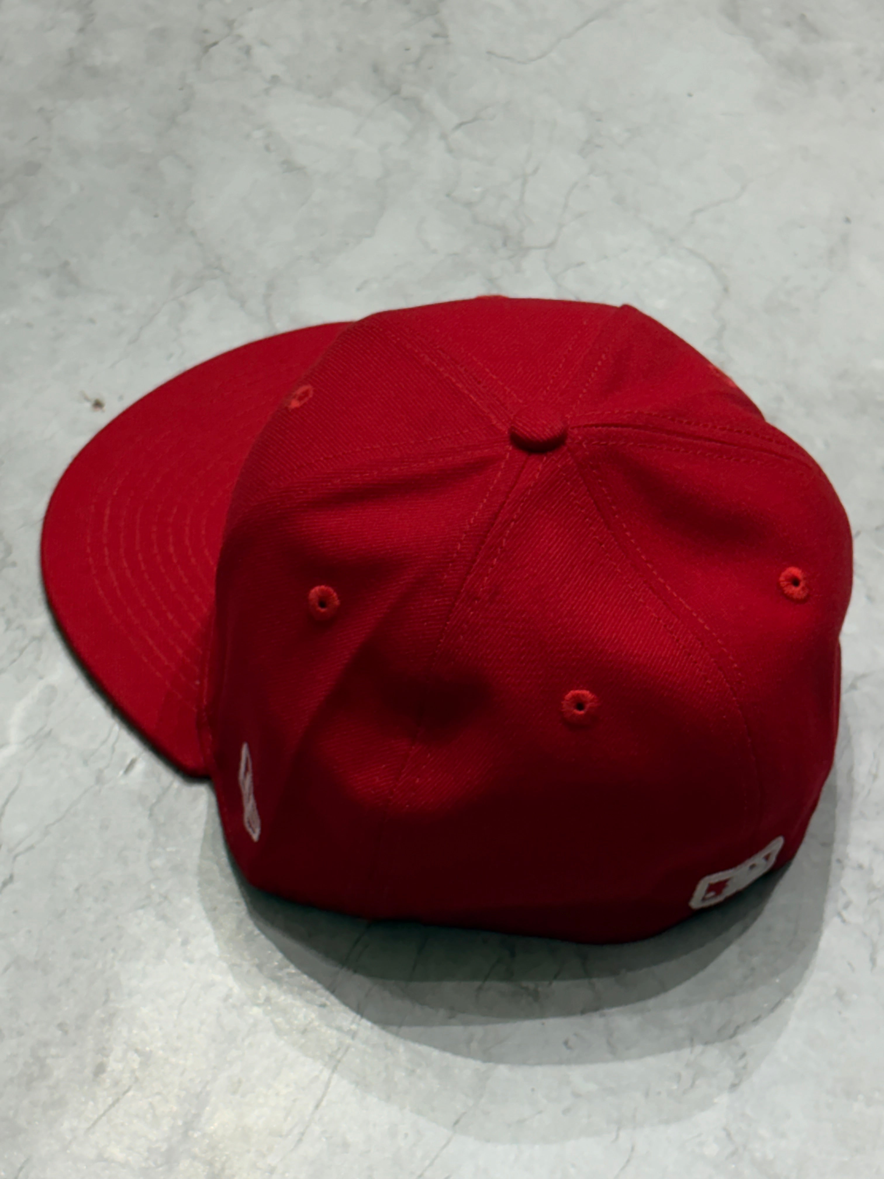 LA fitted red